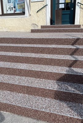 Steinteppich Treppe breit